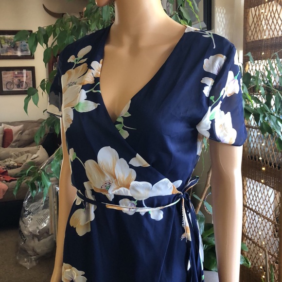 Dress - Picture 2 of 8